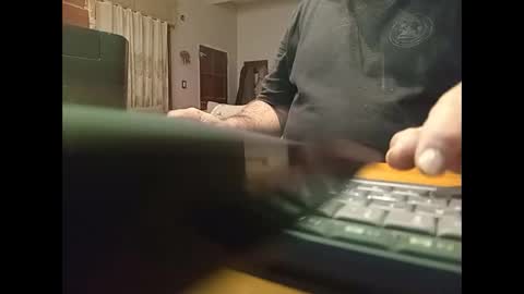 Snapshot of alejito16 chatting on 11/11/25, 03:06 alejito16 online show from 11/11/25, 03:06