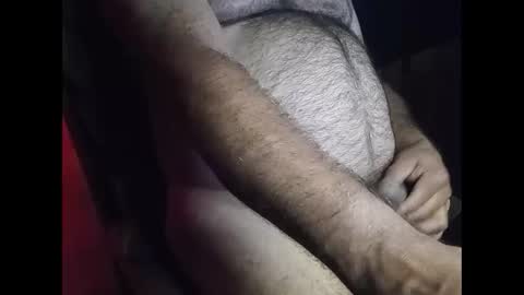 Snapshot of alejito16 chatting on 11/21/25, 04:33 alejito16 online show from 11/21/25, 04:33