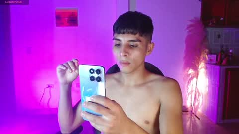 Snapshot of alejito_collins1 chatting on 01/28/25, 03:36 Alejo online show from 01/28/25, 03:36