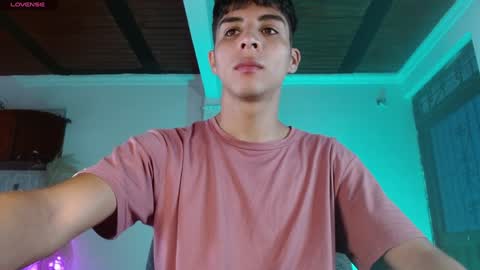 Snapshot of alejito_collins1 chatting on 01/31/25, 06:36 Alejo online show from 01/31/25, 06:36