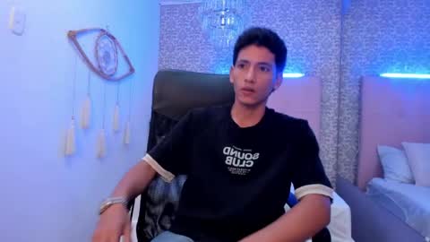 Snapshot of alejo_exotic chatting on 04/25/26, 01:36 alejo_exotic online show from 04/25/26, 01:36