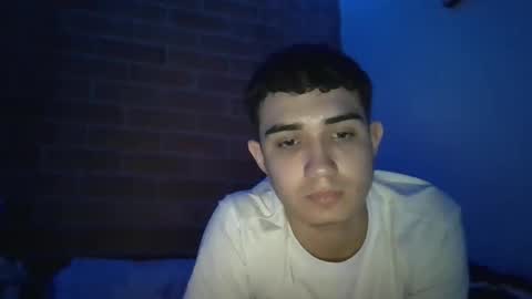 alejo_gray1 online show from 10/19/25, 11:05