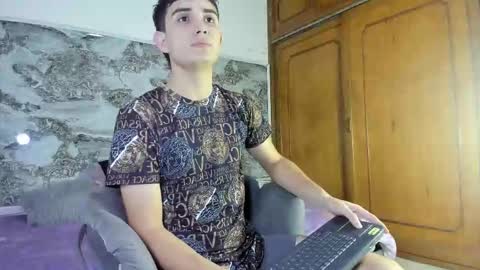 alejo_gray1 online show from 11/09/25, 07:23