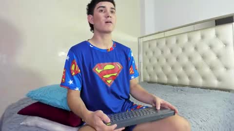 alejo_gray1 online show from 11/15/25, 03:26