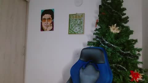 Snapshot of alejo_hot23 chatting on 01/08/26, 01:19 David online show from 01/08/26, 01:19