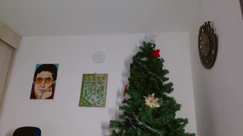 Snapshot of alejo_hot23 chatting on 01/09/26, 01:19 David online show from 01/09/26, 01:19