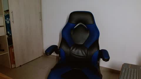 Snapshot of alejo_hot23 chatting on 02/12/26, 01:33 David online show from 02/12/26, 01:33