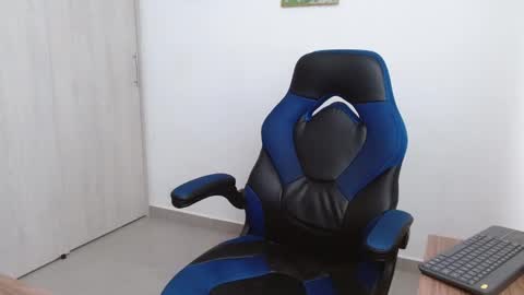 Snapshot of alejo_hot23 chatting on 02/14/26, 02:58 David online show from 02/14/26, 02:58