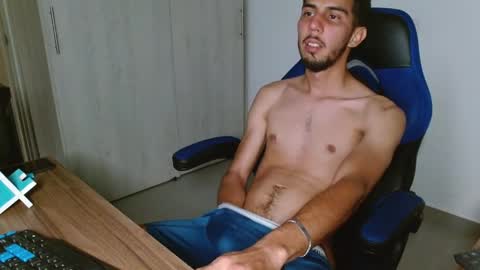 Snapshot of alejo_hot23 chatting on 02/26/26, 02:21 David online show from 02/26/26, 02:21