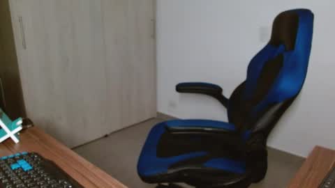 Snapshot of alejo_hot23 chatting on 03/12/26, 11:33 David online show from 03/12/26, 11:33