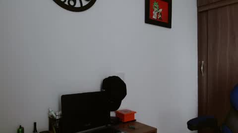 Snapshot of alejo_hot23 chatting on 04/05/26, 05:32 David online show from 04/05/26, 05:32