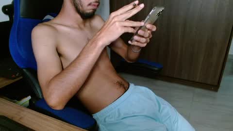 Snapshot of alejo_hot23 chatting on 04/11/26, 01:32 David online show from 04/11/26, 01:32