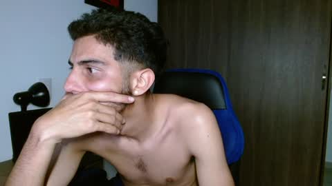 Snapshot of alejo_hot23 chatting on 04/13/26, 01:44 David online show from 04/13/26, 01:44