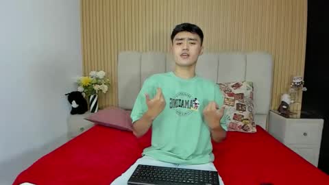 Snapshot of alejocortesz chatting on 10/11/25, 02:15 AlejoCortesz online show from 10/11/25, 02:15