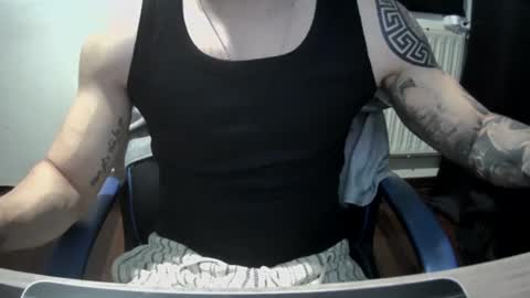 Snapshot of alejoduarte16 chatting on 06/14/26, 04:20 alejoduarte16 online show from 06/14/26, 04:20