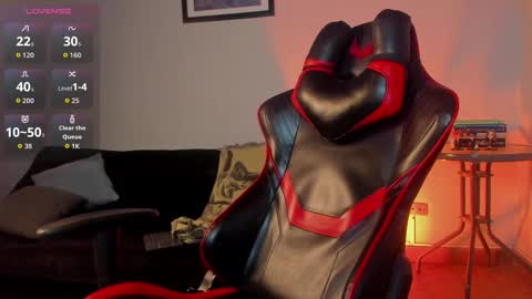 Snapshot of alekblake chatting on 09/30/25, 01:43 Alek online show from 09/30/25, 01:43