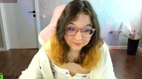 Snapshot of aleks_caste chatting on 04/21/26, 01:53 Aleks online show from 04/21/26, 01:53