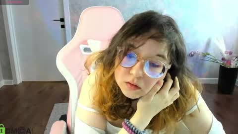 Snapshot of aleks_caste chatting on 04/21/26, 02:51 Aleks online show from 04/21/26, 02:51