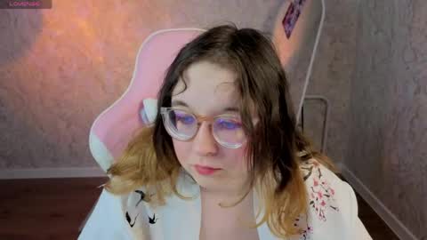 Snapshot of aleks_caste chatting on 04/22/26, 09:33 Aleks online show from 04/22/26, 09:33