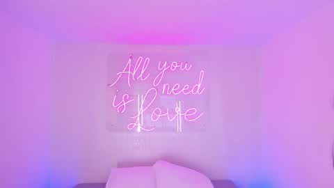 Snapshot of aleksandra_miller chatting on 11/18/25, 04:06 Aleksandra online show from 11/18/25, 04:06