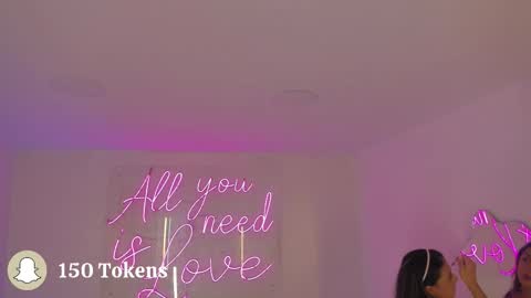 Snapshot of aleksandra_miller chatting on 12/18/25, 12:22 Aleksandra online show from 12/18/25, 12:22