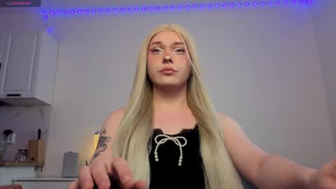 Snapshot of alena_dubai chatting on 04/19/26, 02:27 ALENA INDEPENDENT MODEL online show from 04/19/26, 02:27