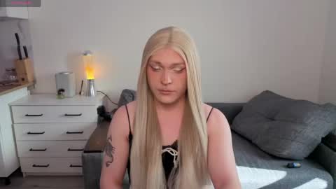 Snapshot of alena_dubai chatting on 04/22/26, 02:29 ALENA INDEPENDENT MODEL online show from 04/22/26, 02:29