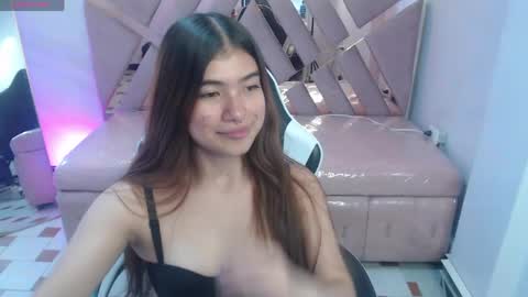 Snapshot of alesia_v chatting on 05/26/26, 03:02 Live 1000pm 600am COLOMBIAN HOUR online show from 05/26/26, 03:02