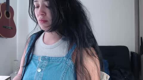 Snapshot of aleska_bell69 chatting on 03/25/26, 04:13 Aleska online show from 03/25/26, 04:13