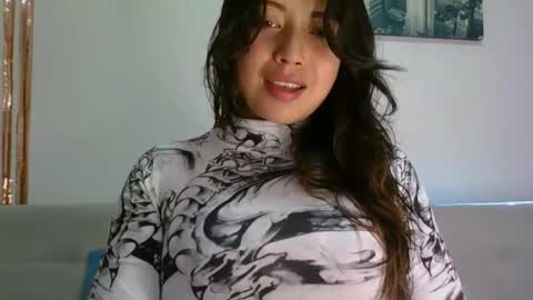 QUEEN OFF MILk  IM BACK  15 NOV online show from 12/14/25, 05:07