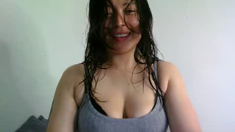 Snapshot of aleska_dollx chatting on 05/05/26, 04:15 QUEEN OFF MILk IM BACK 15 NOV online show from 05/05/26, 04:15