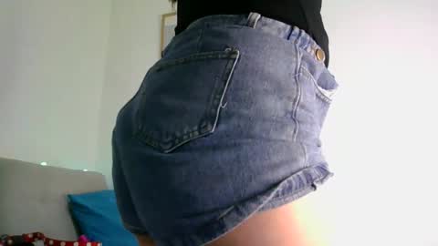 Snapshot of aleska_dollx chatting on 05/21/26, 12:17 QUEEN OFF MILk IM BACK 15 NOV online show from 05/21/26, 12:17
