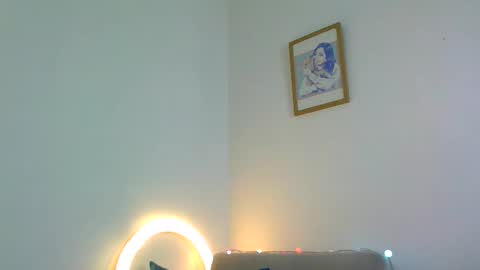 Snapshot of aleska_dollx chatting on 05/23/26, 10:25 QUEEN OFF MILk IM BACK 15 NOV online show from 05/23/26, 10:25