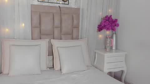 Snapshot of aleska_romanov chatting on 09/13/25, 11:43 ALESKA online show from 09/13/25, 11:43