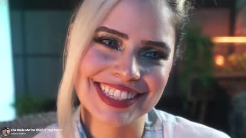 Snapshot of alessa_goreng chatting on 10/19/25, 08:26 Alessa Goreng online show from 10/19/25, 08:26