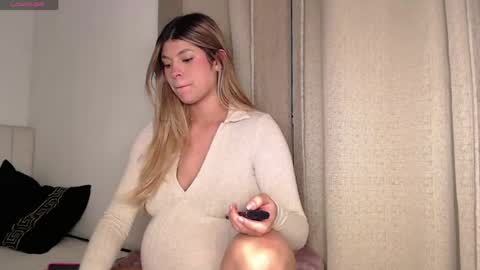 Snapshot of alessandrabloom chatting on 05/18/26, 09:15 Alessandra Bloom online show from 05/18/26, 09:15