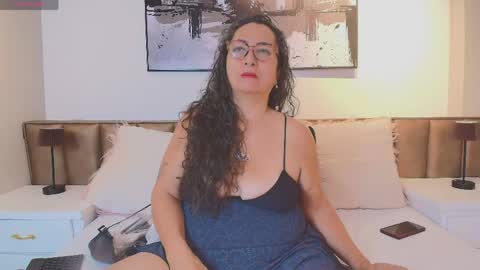 Snapshot of alessandraleroy chatting on 04/19/26, 12:26 Alessandra online show from 04/19/26, 12:26
