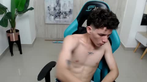 Snapshot of alessandrith104266 chatting on 12/26/24, 02:33 alessandrith104266 online show from 12/26/24, 02:33