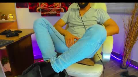 Snapshot of alessandro__wye chatting on 01/12/25, 12:23 ALESSANDRO  WYE online show from 01/12/25, 12:23