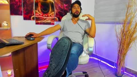Snapshot of alessandro__wye chatting on 01/14/25, 05:08 ALESSANDRO  WYE online show from 01/14/25, 05:08