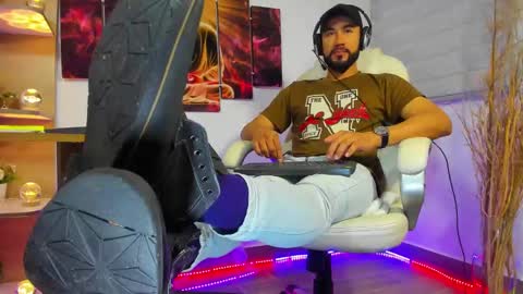 Snapshot of alessandro__wye chatting on 01/27/25, 12:43 ALESSANDRO  WYE online show from 01/27/25, 12:43