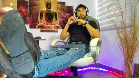 Snapshot of alessandro__wye chatting on 02/04/25, 02:10 ALESSANDRO  WYE online show from 02/04/25, 02:10