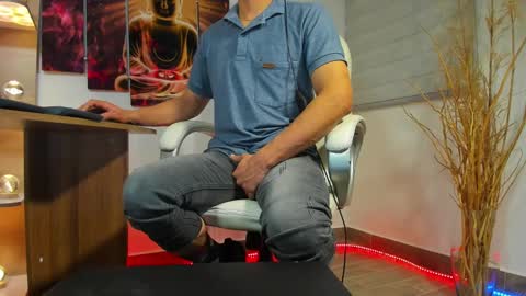 Snapshot of alessandro__wye chatting on 02/18/25, 11:11 ALESSANDRO  WYE online show from 02/18/25, 11:11