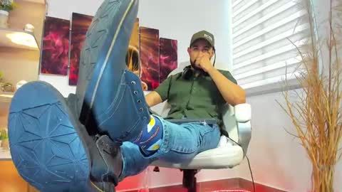 Snapshot of alessandro__wye chatting on 02/19/25, 02:01 ALESSANDRO  WYE online show from 02/19/25, 02:01