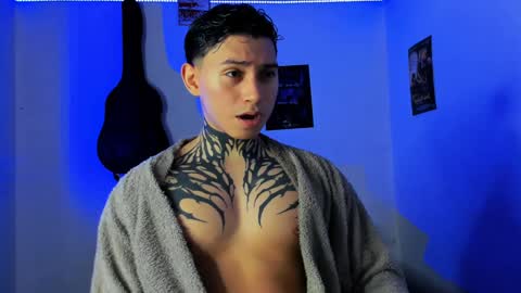 Snapshot of alessandro_wolf chatting on 01/07/25, 12:03 Alessandro online show from 01/07/25, 12:03