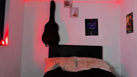 Snapshot of alessandro_wolf chatting on 01/10/25, 05:05 Alessandro online show from 01/10/25, 05:05