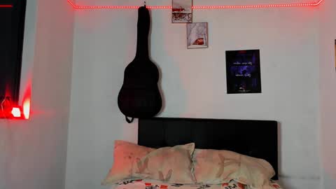 Snapshot of alessandro_wolf chatting on 01/16/25, 03:23 Alessandro online show from 01/16/25, 03:23