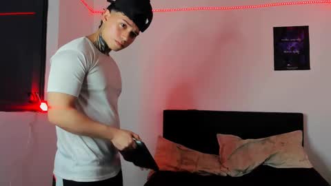 Snapshot of alessandro_wolf chatting on 02/13/25, 03:07 Alessandro online show from 02/13/25, 03:07