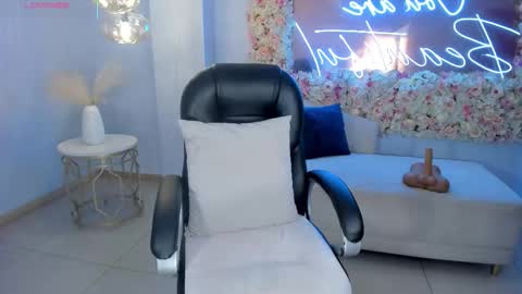 ALESSA ROMERO  online show from 10/18/25, 08:20