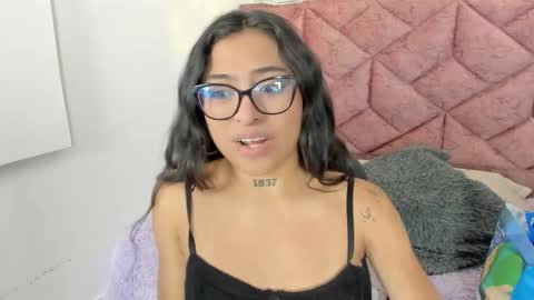 Snapshot of alessia_storm_ chatting on 05/27/26, 01:35 Alessia online show from 05/27/26, 01:35